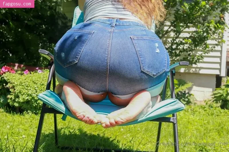 barefoot_mel