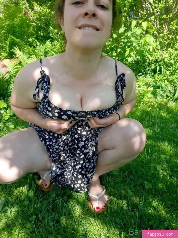 barefoot_mel