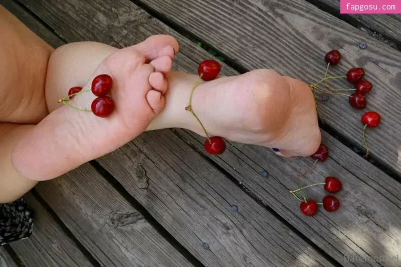 barefoot_mel