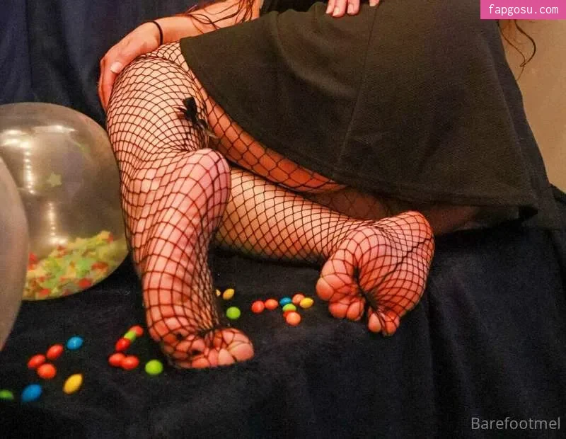 barefoot_mel