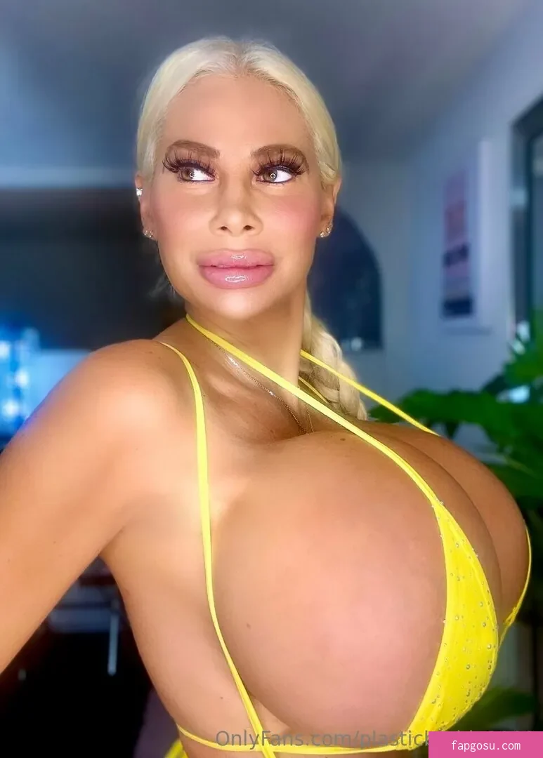 Bombshell Skyler Nicole
