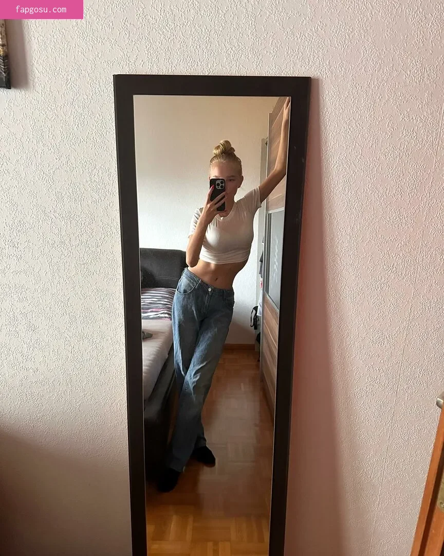 blonde_vivi