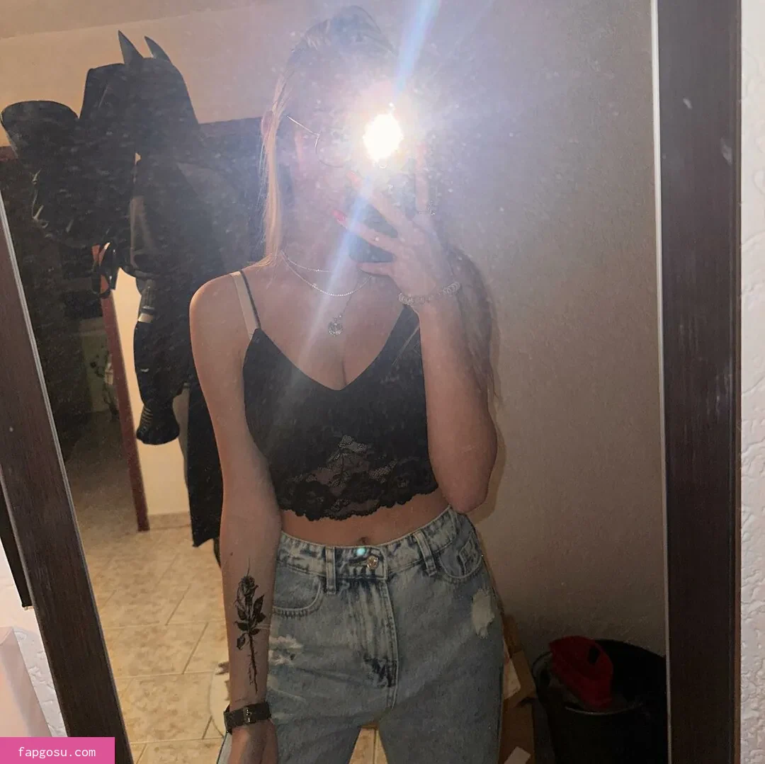 blonde_vivi