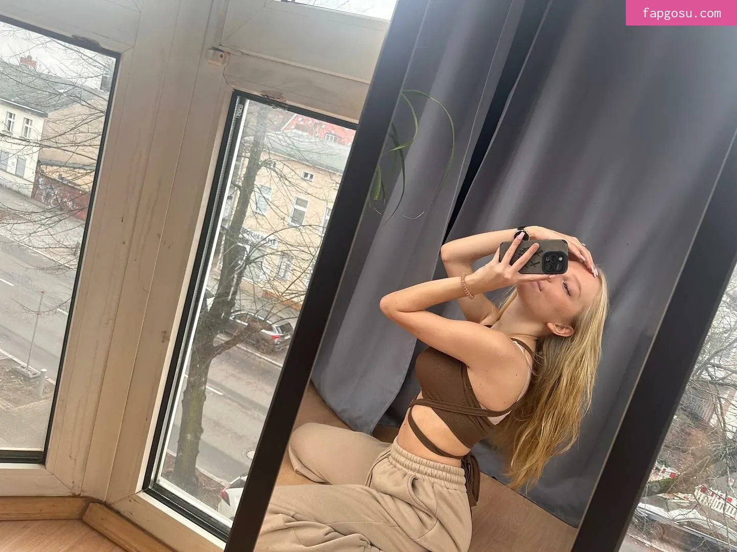 blonde_vivi