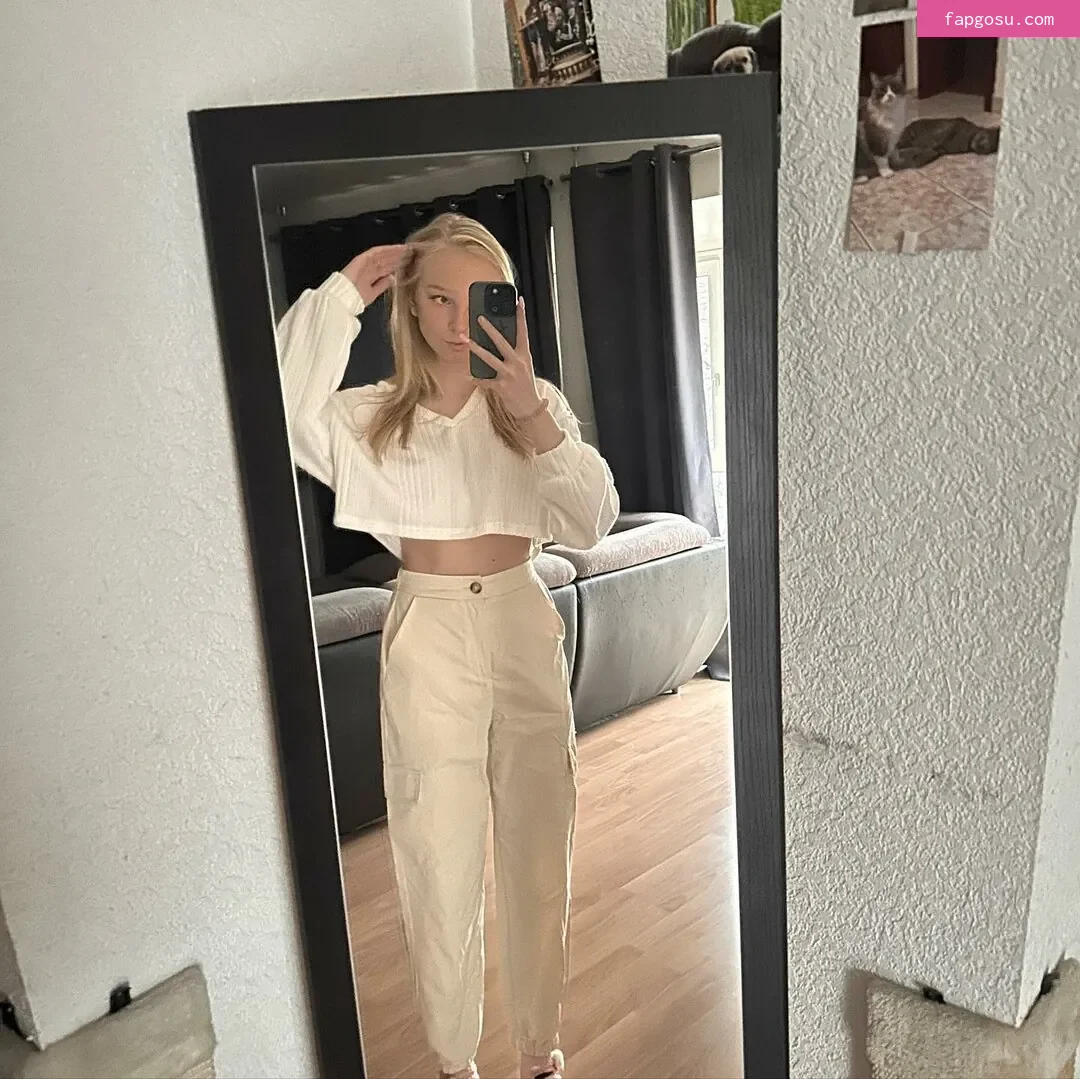 blonde_vivi