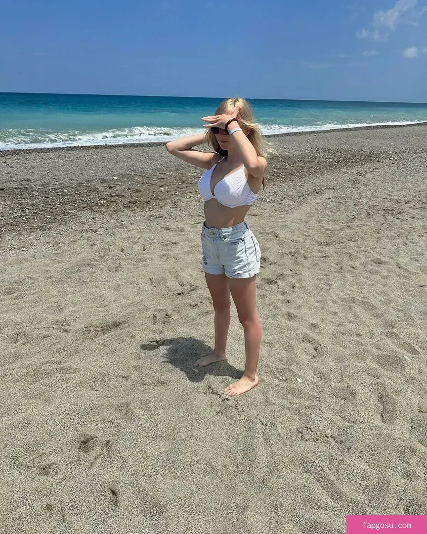 blonde_vivi