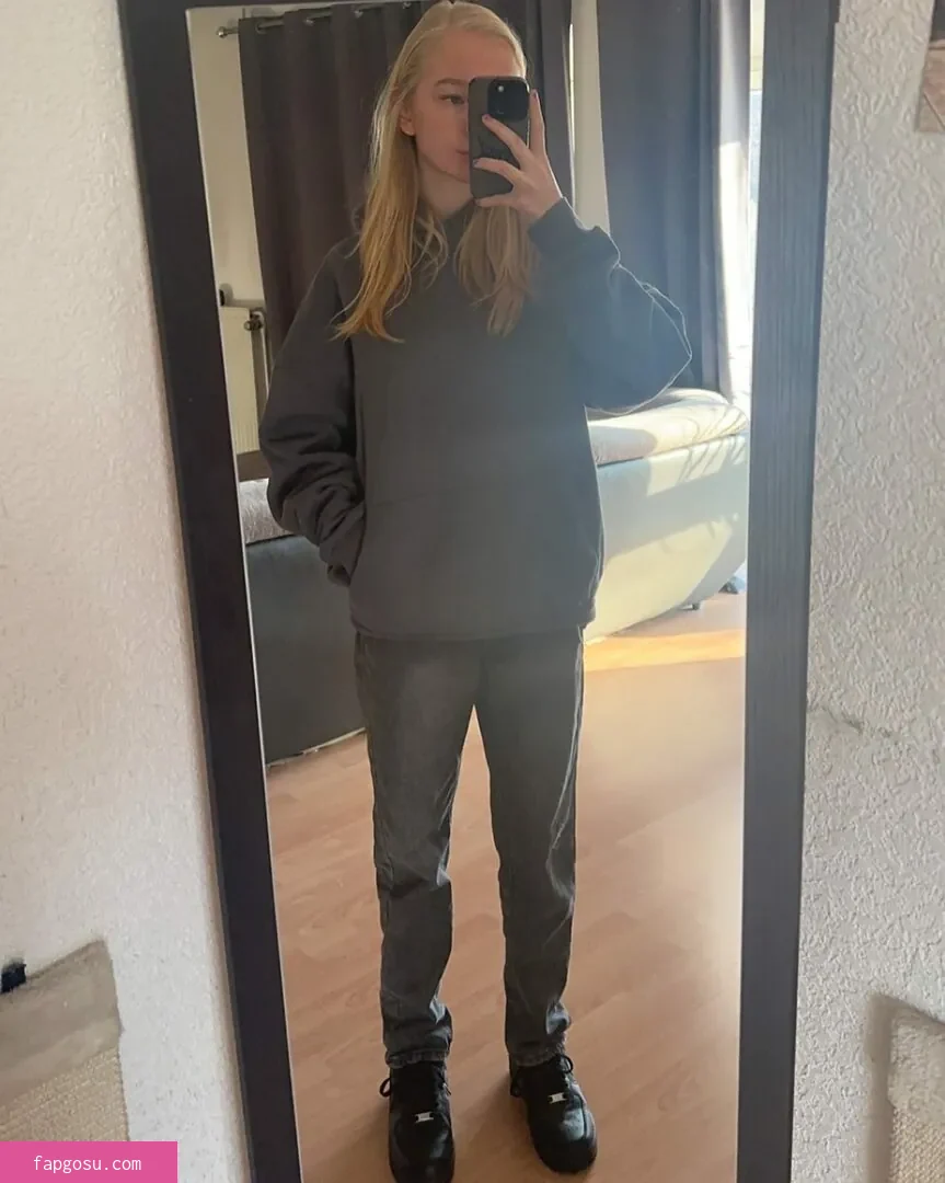 blonde_vivi