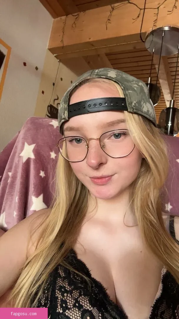 blonde_vivi