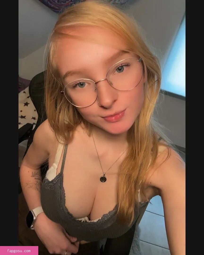 blonde_vivi