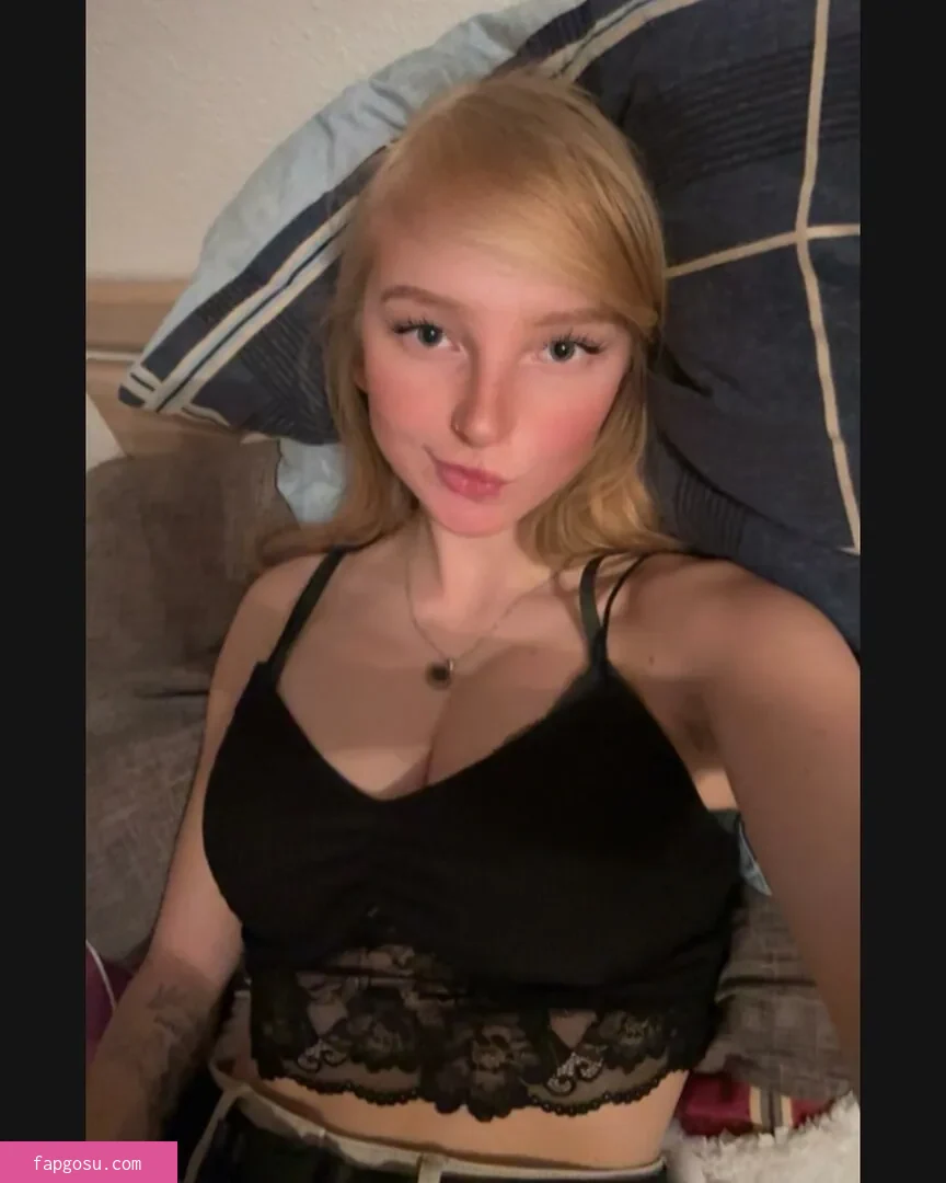 blonde_vivi
