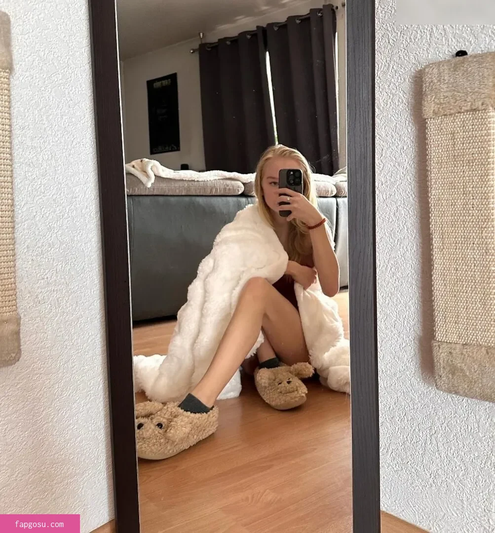 blonde_vivi