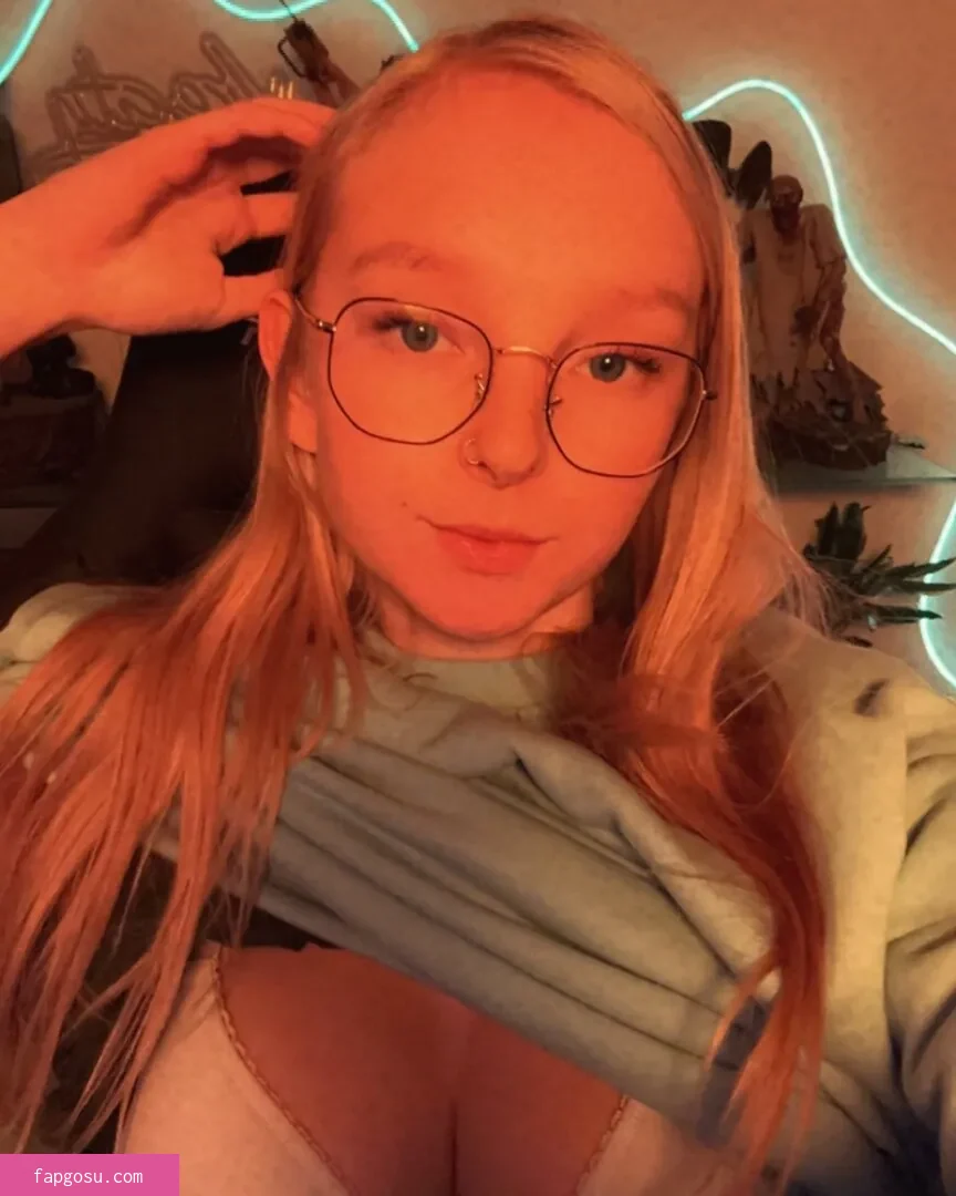 blonde_vivi