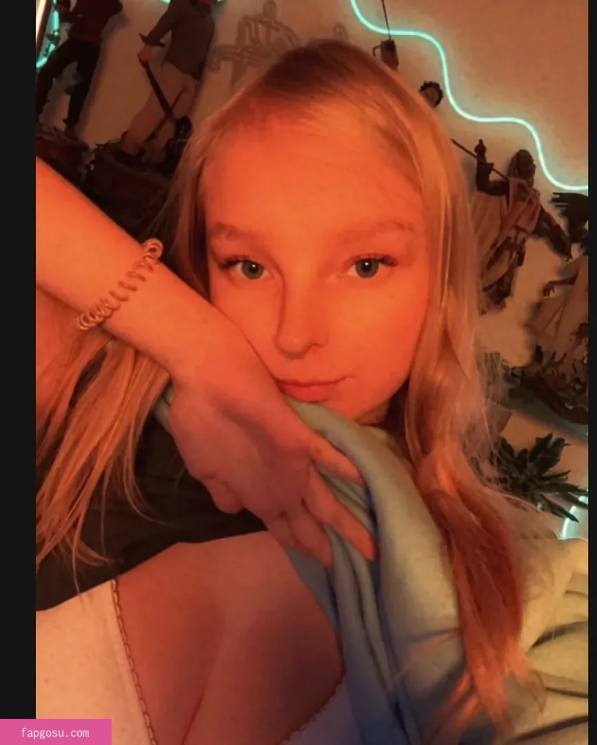 blonde_vivi