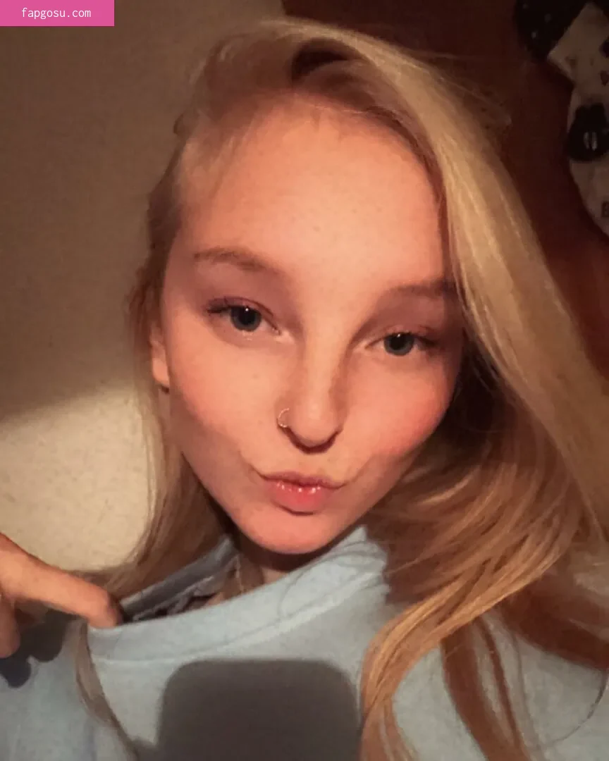 blonde_vivi