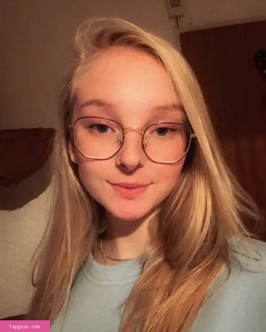 blonde_vivi
