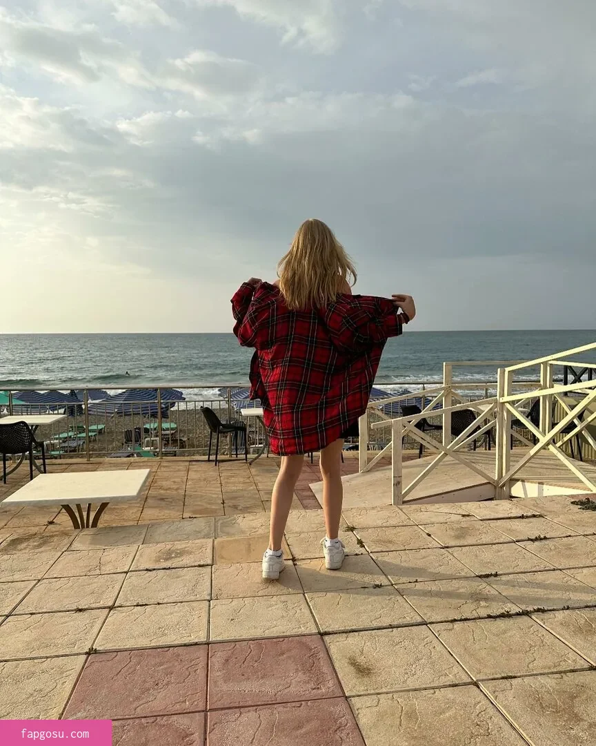 blonde_vivi