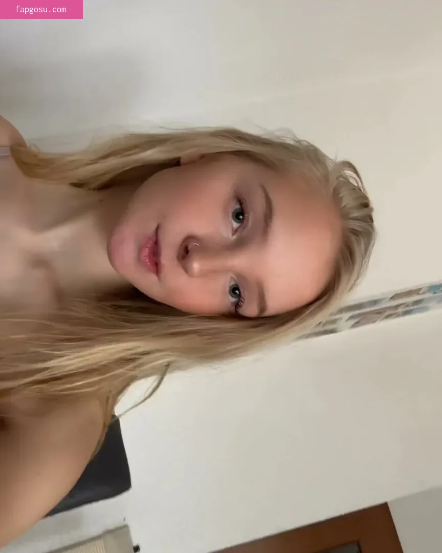 blonde_vivi