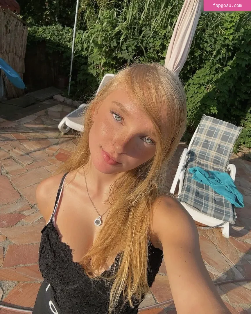 blonde_vivi