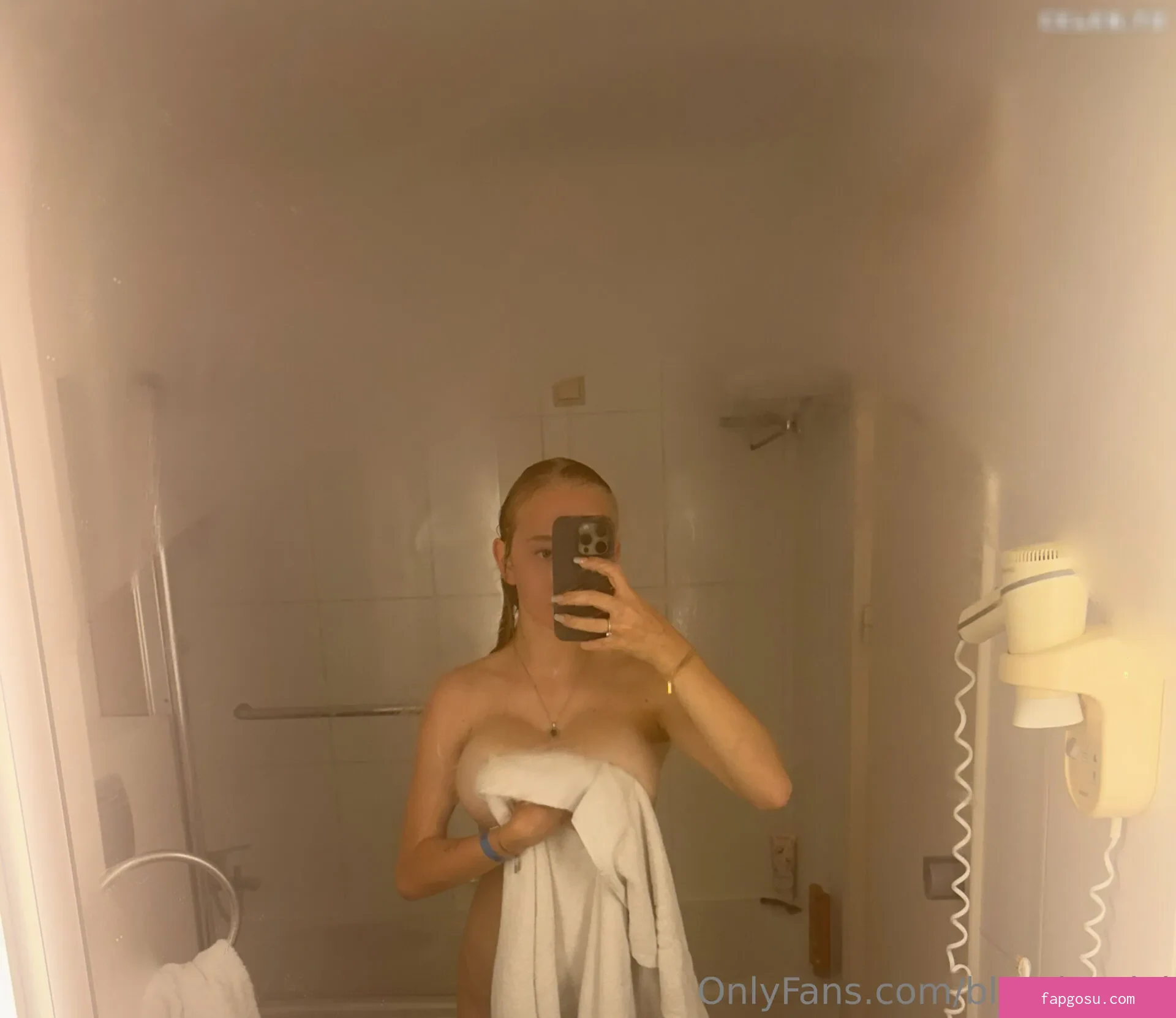 blonde_vivi