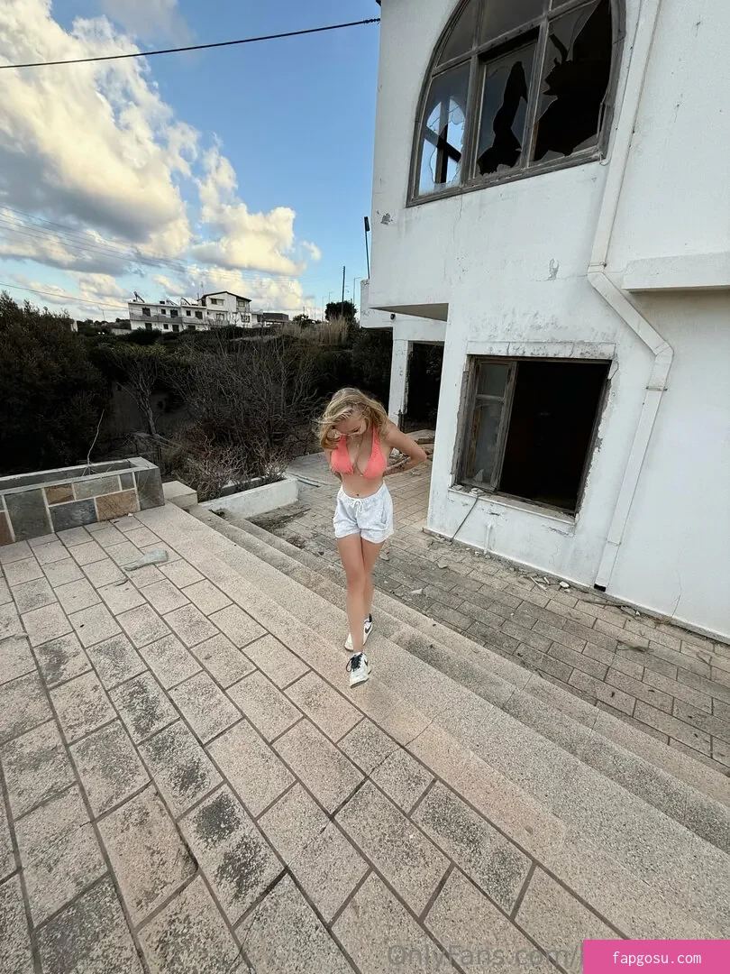 blonde_vivi