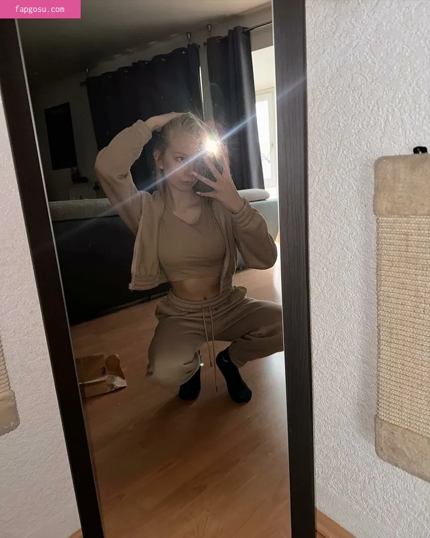 blonde_vivi