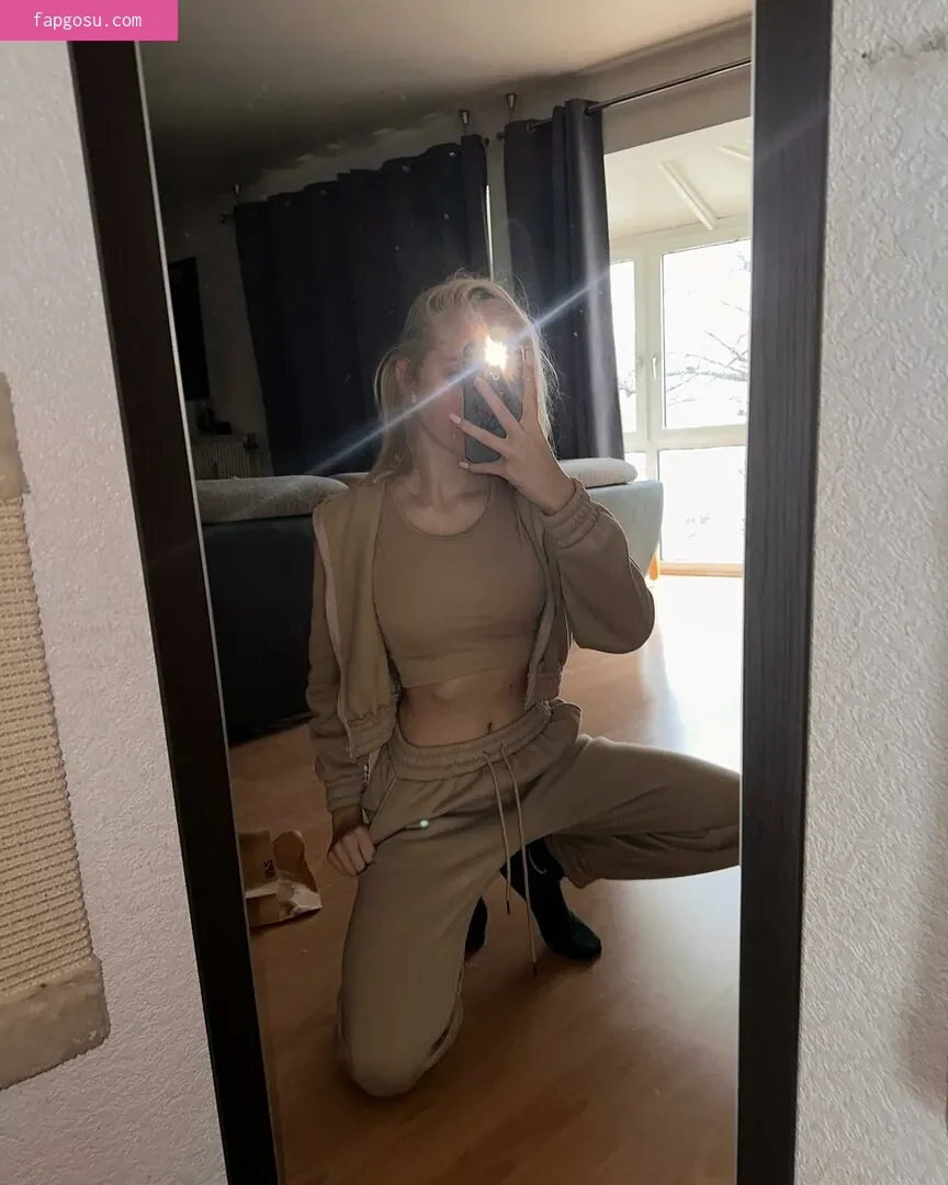 blonde_vivi