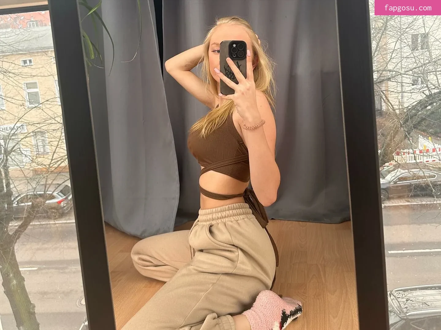 blonde_vivi