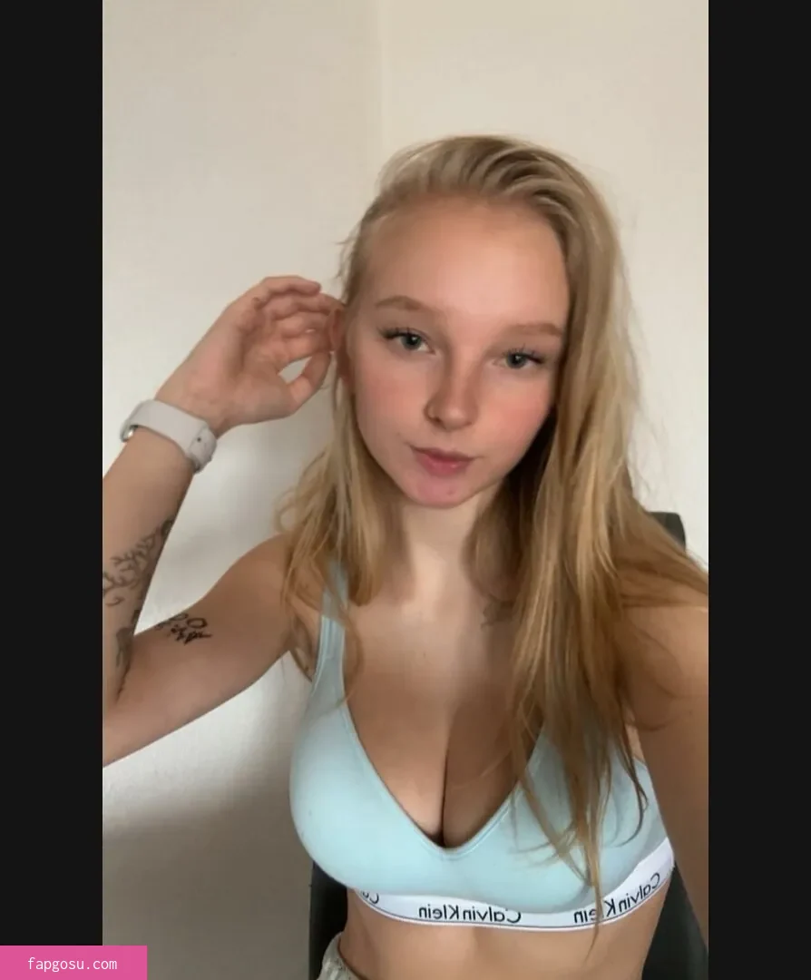blonde_vivi