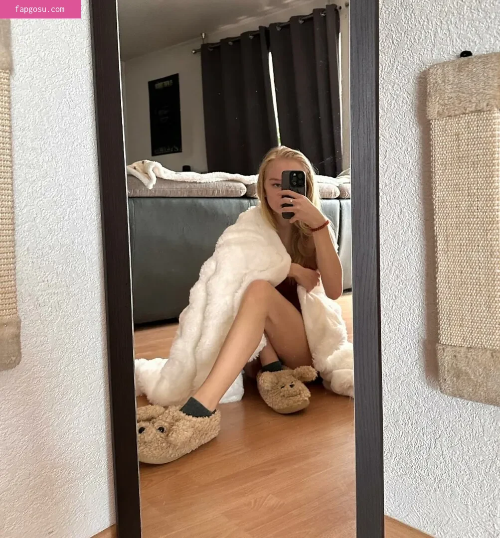 blonde_vivi