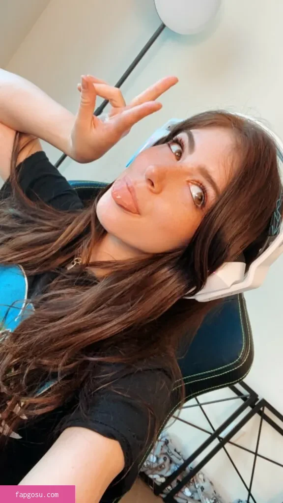 Chrissy Costanza