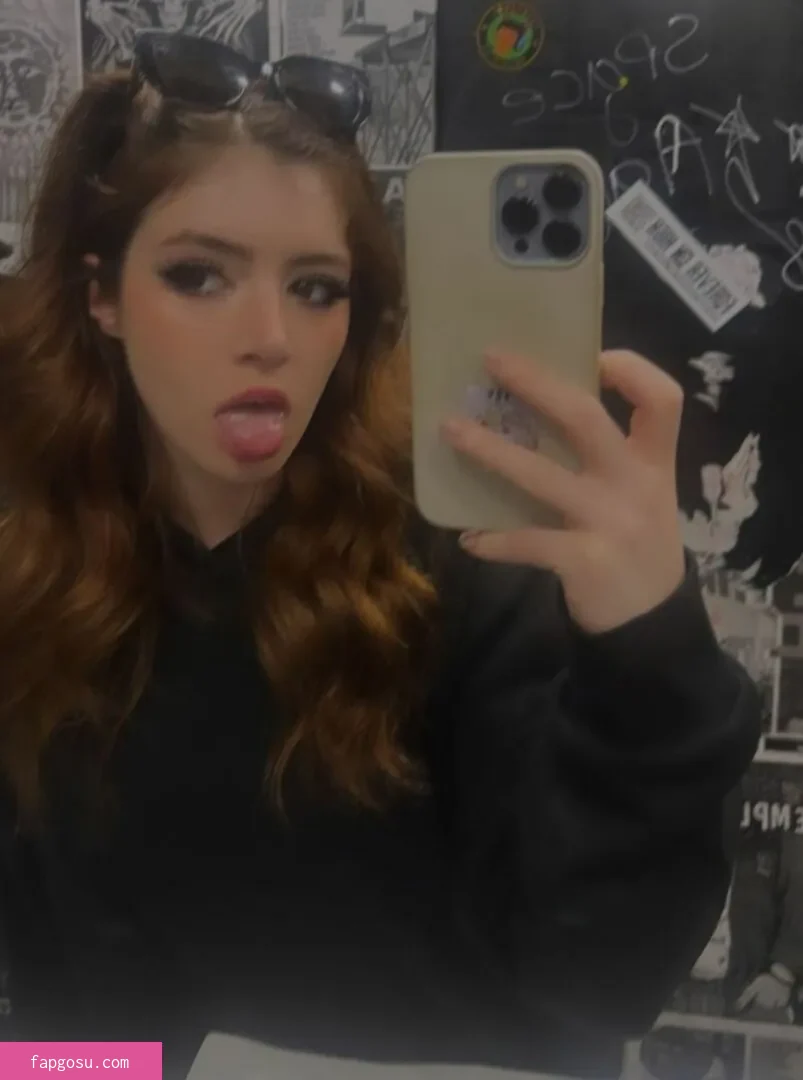 Chrissy Costanza