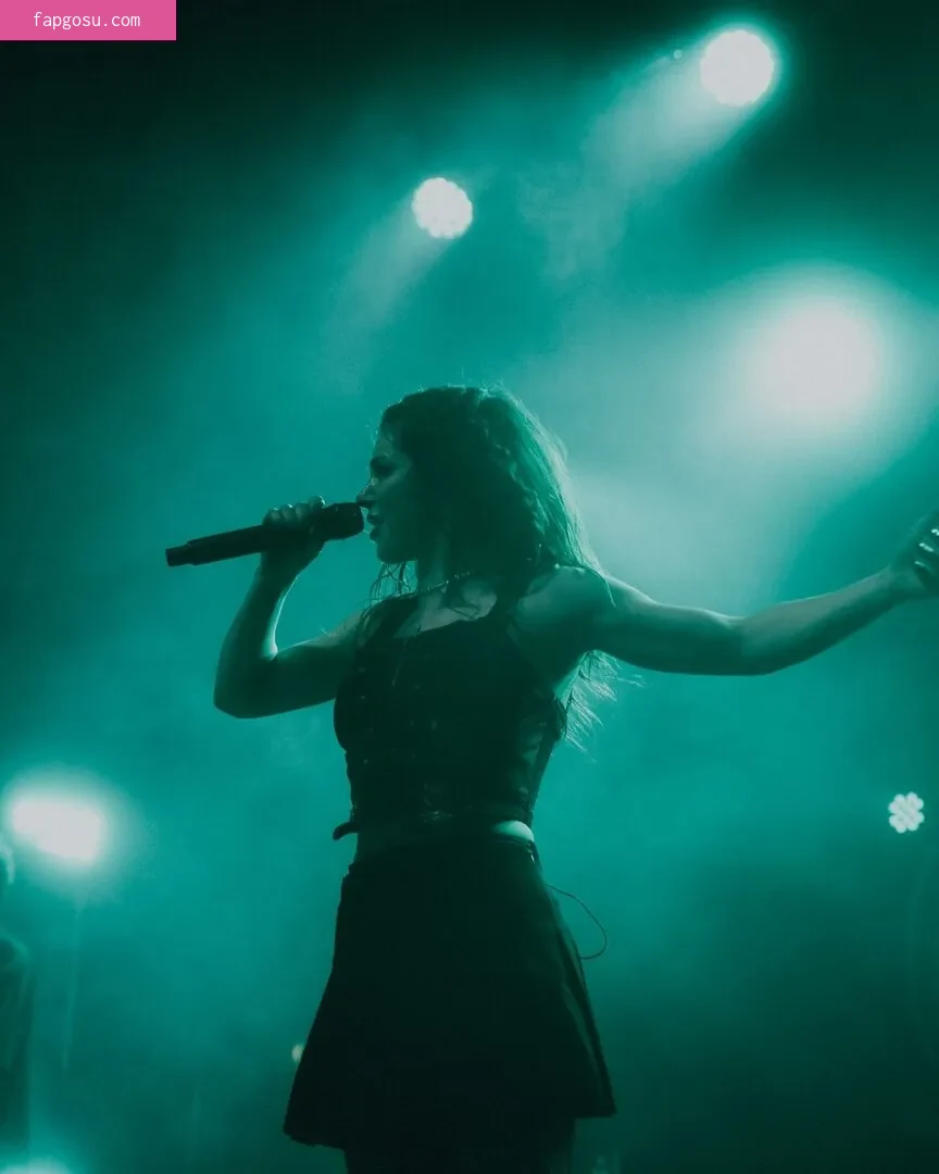 Chrissy Costanza