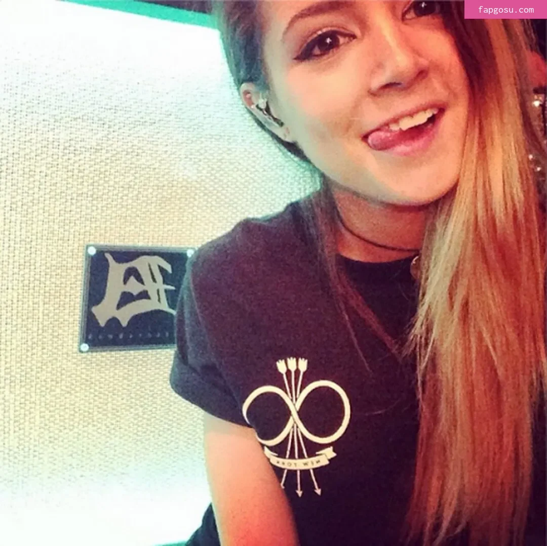 Chrissy Costanza