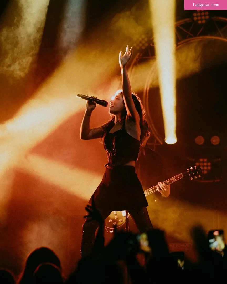 Chrissy Costanza