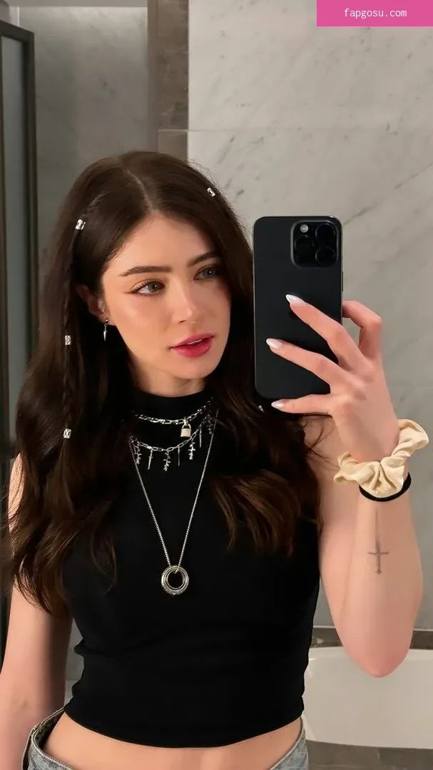 Chrissy Costanza
