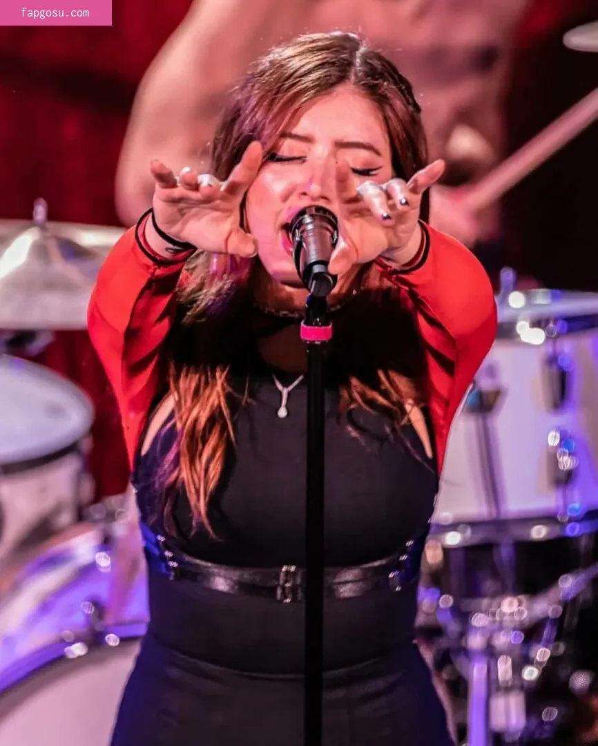 Chrissy Costanza