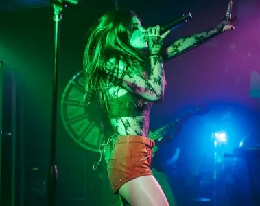 Chrissy Costanza