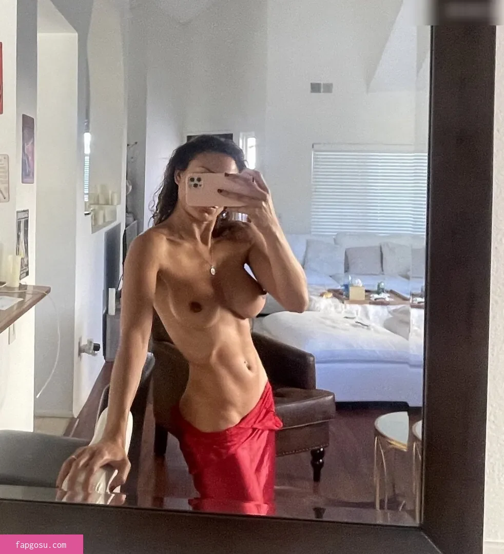 Cassie Del Isla