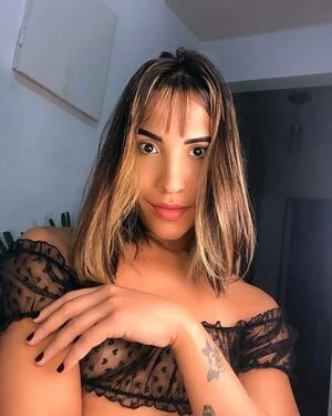 Cassia Fernandez content