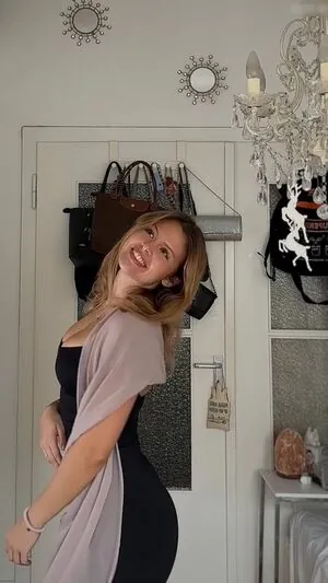 Chanelle.fms content