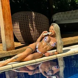 Cassia Lourenço content