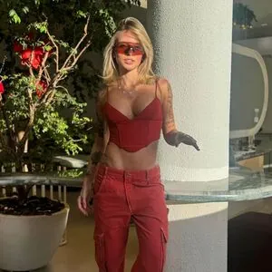 Cassia Lourenço content