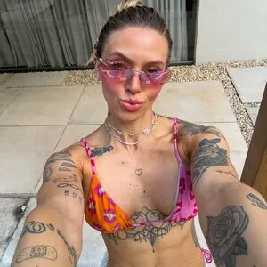 Cassia Lourenço content