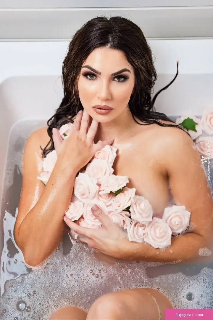 Cassie Lee