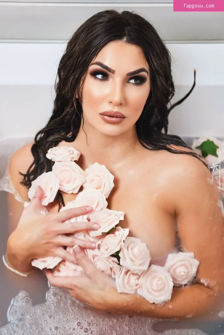 Cassie Lee