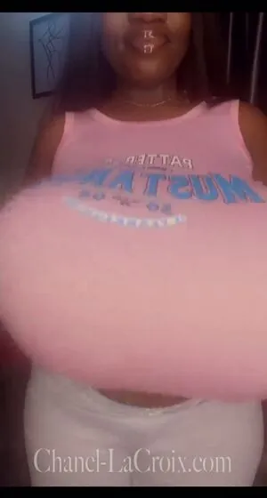 Chanel La Croix content