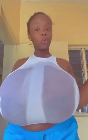 Chanel La Croix content