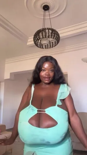Chanel La Croix content