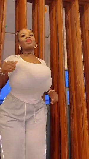 Chanel La Croix content