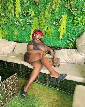 Chanel La Croix content